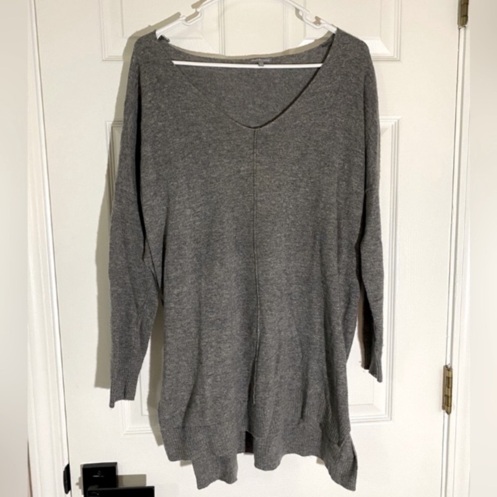 💜3/$25💜 Charlotte Russe Gray Tunic Sweater Size Large